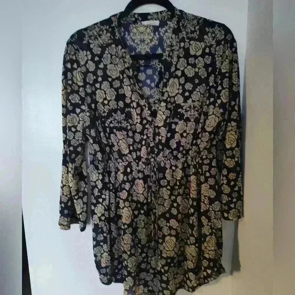 Siren lily black floral top size Lg (65) - Picture 1 of 3
